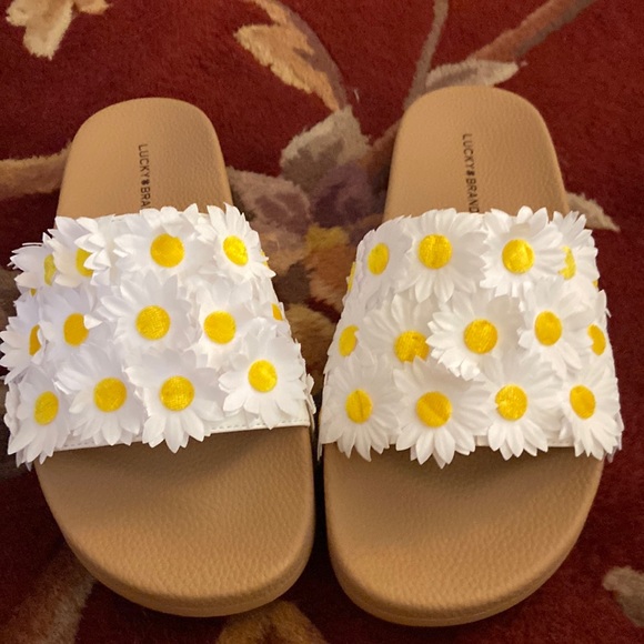 Lucky Brand Shoes - 🖤 Daisy slip on sandals